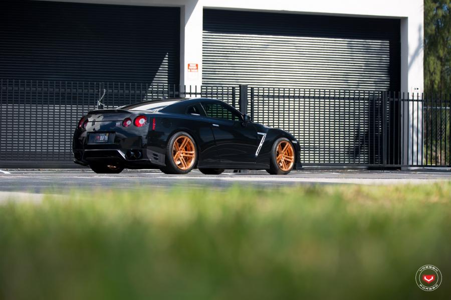  Nissan GT-R on Vossen Wheels (CG-202) 2017 года  (фото 40 из 51)